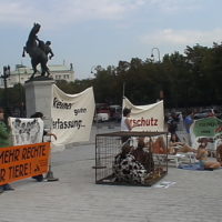 die tierschuetzer vor dem parlament - die tierschuetzer vor dem parlament