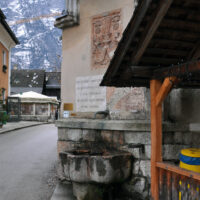 Hallstatt_Loecker_Brunnen_Baderplatz-b-Ansicht_N-28122021-Friedrich_Idam