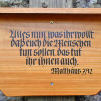 Hallstatt_Kreuzstein-i-Inschrift_Kruzifixus-13052023-Friedrich_Idam