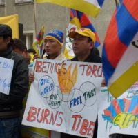 Bilder von Demo vor der chinesischen Botschaft Free Tibet - www.netwatcher.at
frei bei Namensnennung
(CC) 2008 V 2.0 AT non commercial Bilder von Demo vor der chinesischen Botschaft Free Tibet - www.netwatcher.at
frei bei Namensnennung
(CC) 2008 V 2.0 AT non commercial