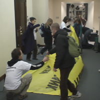 die transparente werden zusammen gelegt um fuer den abzug bereit zu sein - die transparente werden zusammen gelegt um fuer den abzug bereit zu sein die transparente werden zusammen gelegt um fuer den abzug bereit zu sein - die transparente werden zusammen gelegt um fuer den abzug bereit zu sein