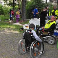 Kinderfest am 8. Mai 2010 in Wien Meidling im Gemeindebau-Ahornhof - Der Meidlinger Behindertenaktivist "Willi" Hoffmann beobachtete die Jugendlichen im Ahornhof