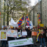 Bilder von Demo vor der chinesischen Botschaft Free Tibet - www.netwatcher.at
frei bei Namensnennung
(CC) 2008 V 2.0 AT non commercial Bilder von Demo vor der chinesischen Botschaft Free Tibet - www.netwatcher.at
frei bei Namensnennung
(CC) 2008 V 2.0 AT non commercial