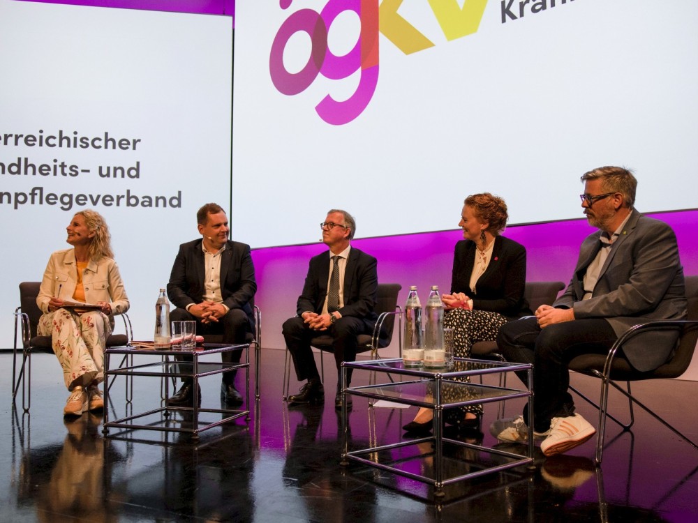 Bild zur Sendereihe Was Gesundheitssprecher*innen (fast) aller Parteien sowie Pflegekräfte von der Pflegereform halten