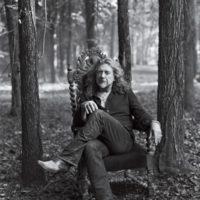 201? Robert Plant im Wald o1_500