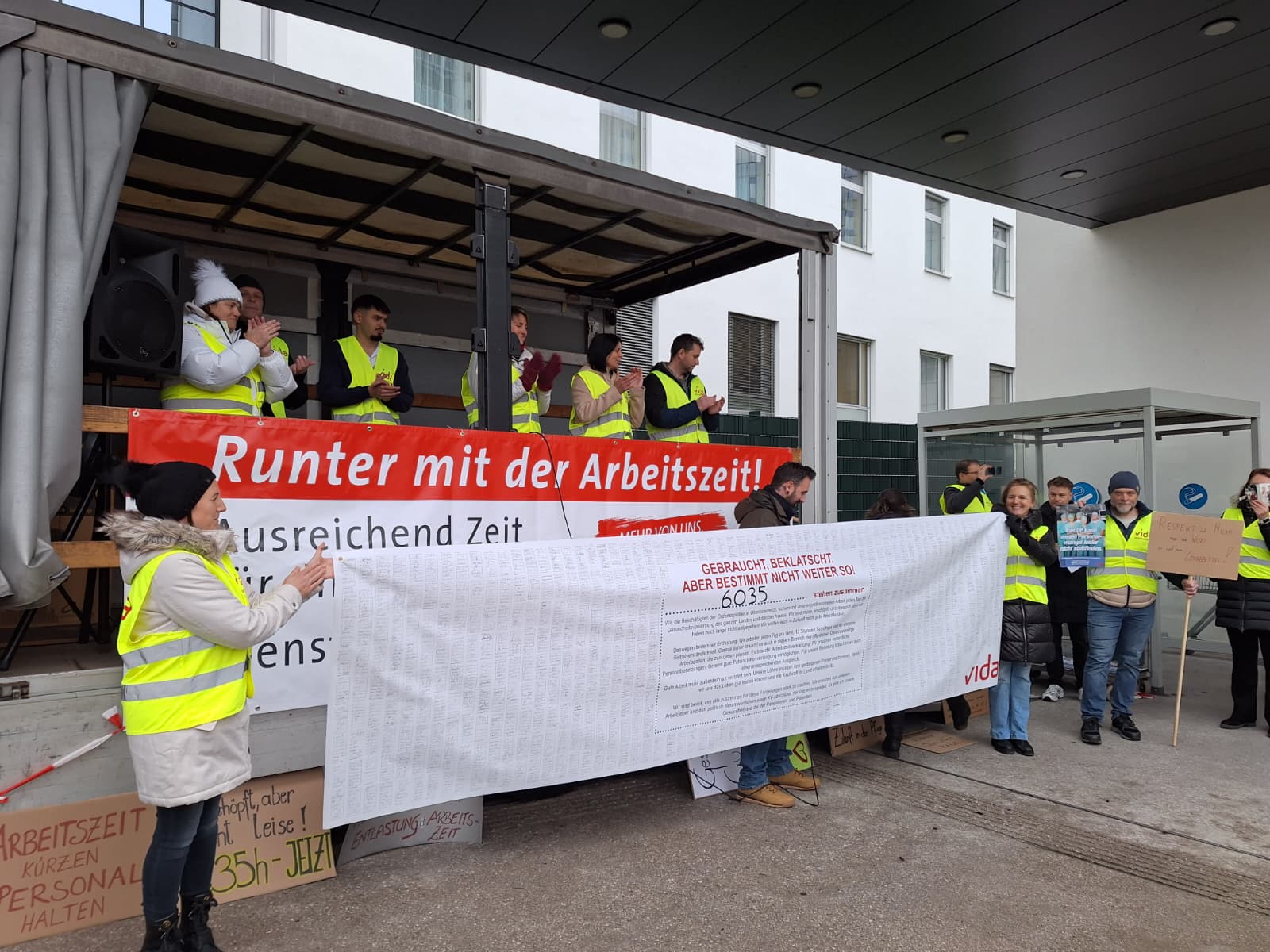 Kundgebungen vor den Ordensspitälern Kundgebungen vor den Ordensspitälern